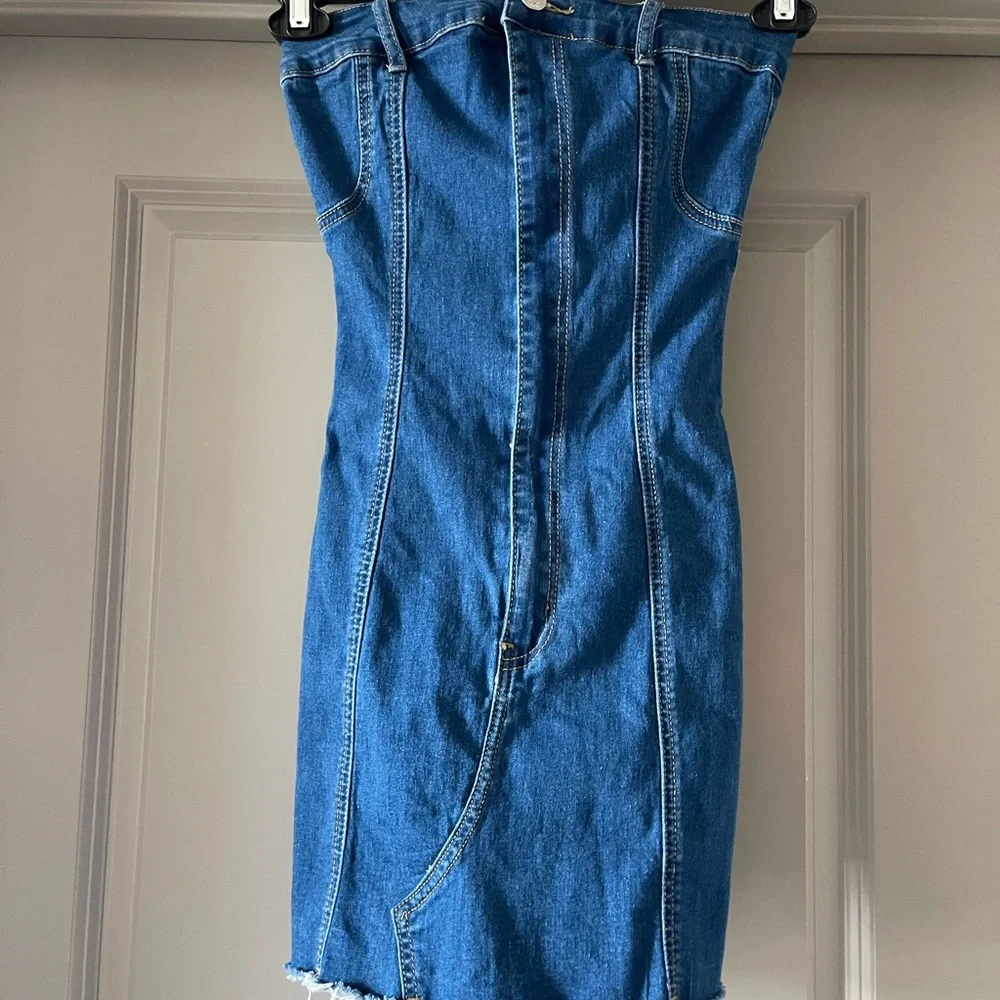 Edikted Strapless Denim Mini Dress in Indigo Blue - Picture 3 of 4
